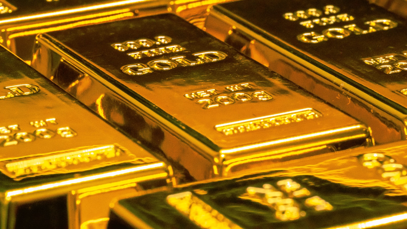 Stacked gold bars - the highest-yield P2P platforms in Europe.