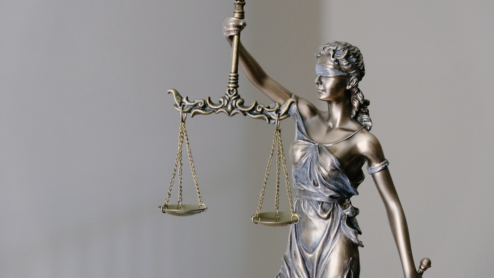 A balance scale weighing two options - Maclear business loans against EstateGuru real estate.